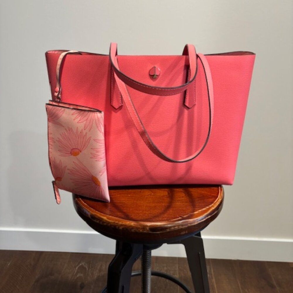 Tote bag with a wristlet
